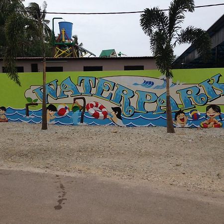 Hs Farm Waterpark Hotel Muar Exterior photo