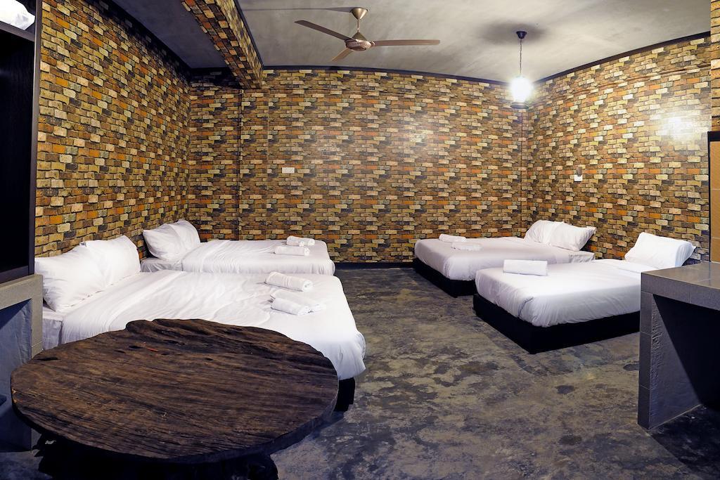 Hs Farm Waterpark Hotel Muar Room photo