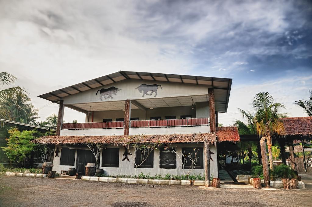 Hs Farm Waterpark Hotel Muar Exterior photo