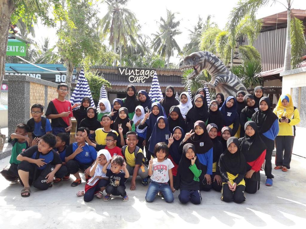 Hs Farm Waterpark Hotel Muar Exterior photo