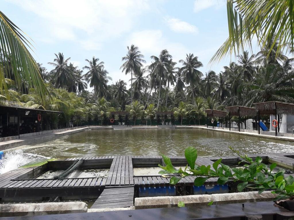 Hs Farm Waterpark Hotel Muar Exterior photo