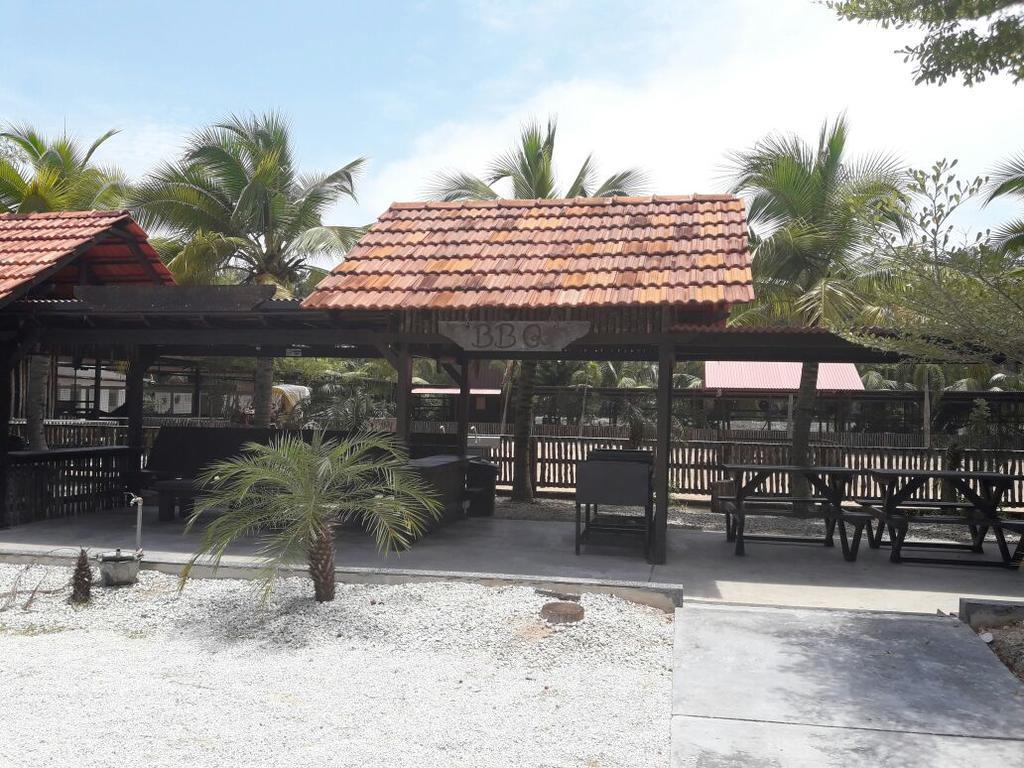 Hs Farm Waterpark Hotel Muar Exterior photo