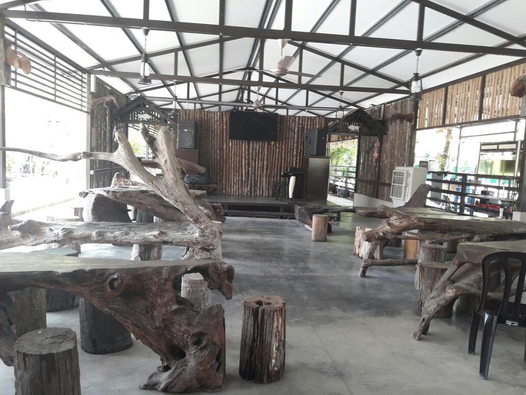 Hs Farm Waterpark Hotel Muar Exterior photo