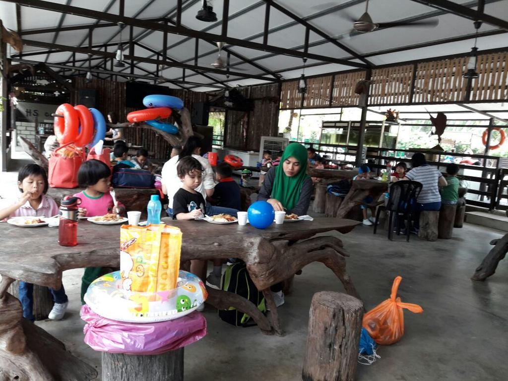 Hs Farm Waterpark Hotel Muar Exterior photo